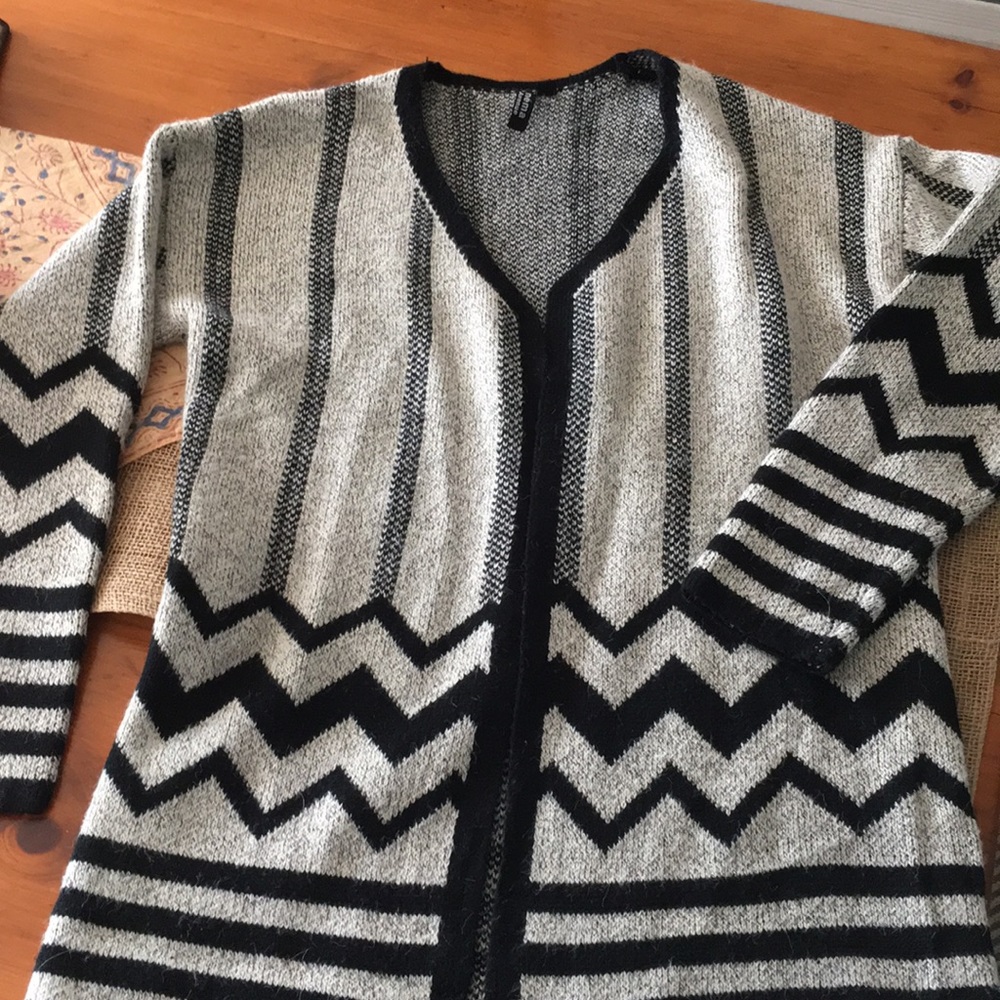 Nema Avenue sweater